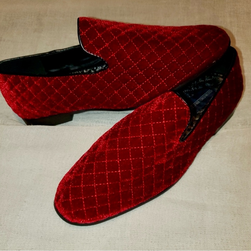 Giorgio Brutini red velvet size 8.  Very good condition.  Worn twice.…‌‌